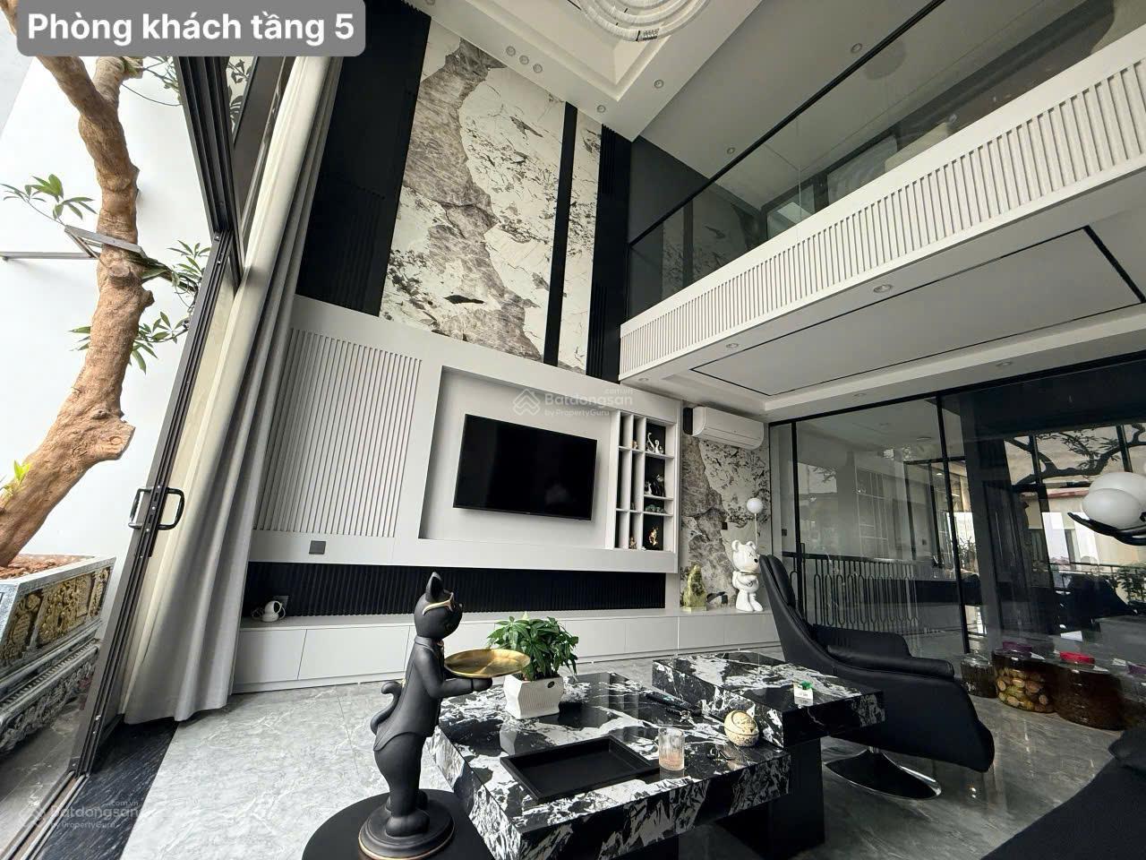 Nhà đep ở ngạy tại Cổ Linh, Thạch Bàn: DT 72M2, 8 Tầng, 2 thoáng, 8 PN, Vỉa hè ô tô tránh, 24 tỷ.