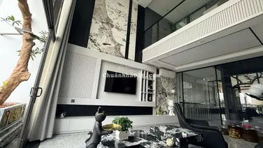 Nhà đep ở ngạy tại Cổ Linh, Thạch Bàn: DT 72M2, 8 Tầng, 2 thoáng, 8 PN, Vỉa hè ô tô tránh, 24 tỷ.