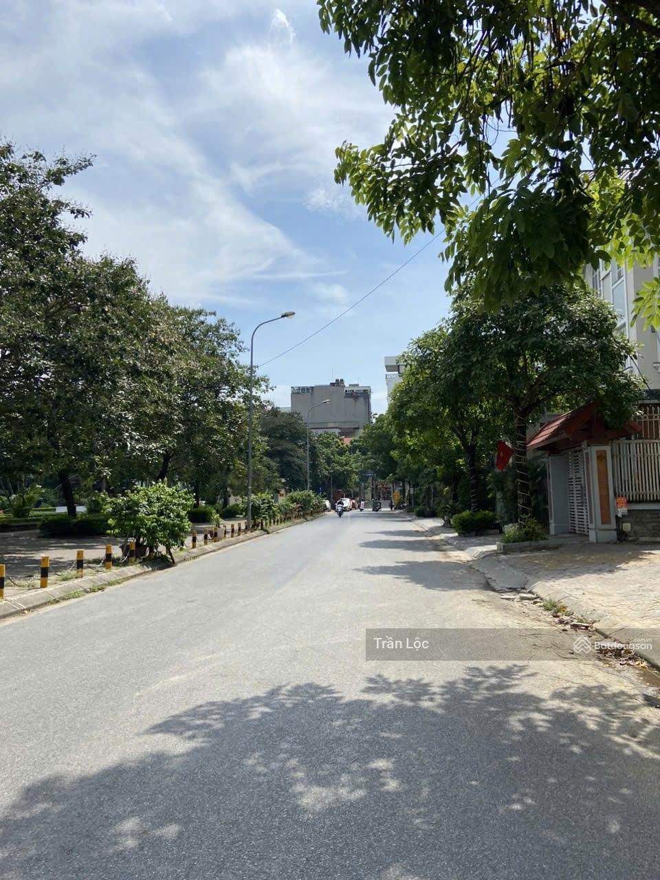 Chính chủ cần bán nhà liền kề Hoàng Hoa Thám, Đội Cấn, Vĩnh Phúc, Ba Đình, Giá nhỉnh 40 tỷ.