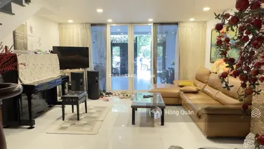 Cho thuê nhà phố khu Đảo Kim Cương, DT 5x20m. Trệt - 3 lầu - 5 phòng, có thang máy. Giá 45tr/th