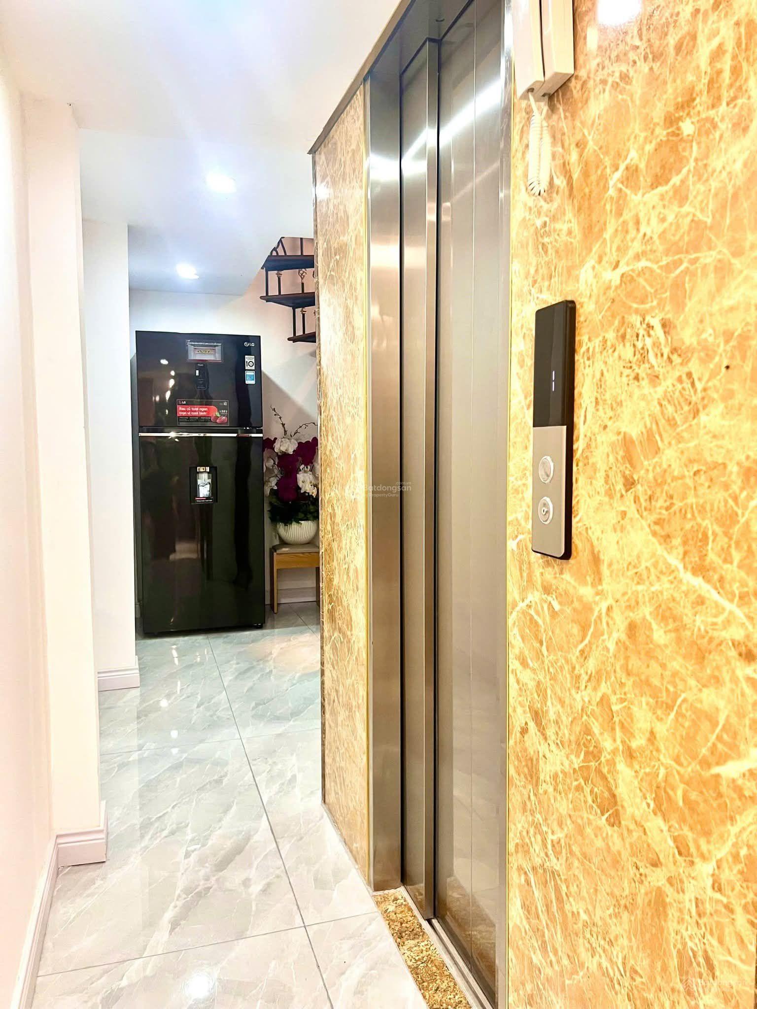 Thật 10! Phố VIP Ngọc Khánh, 6 tầng thang máy, gần ô tô, sát phố, nội thất đẹp ở ngay. Thật 10! Phố VIP Ngọc Khánh, 6 tầng thang máy, gần ô tô, sát phố, nội thất đẹp ở ngay.