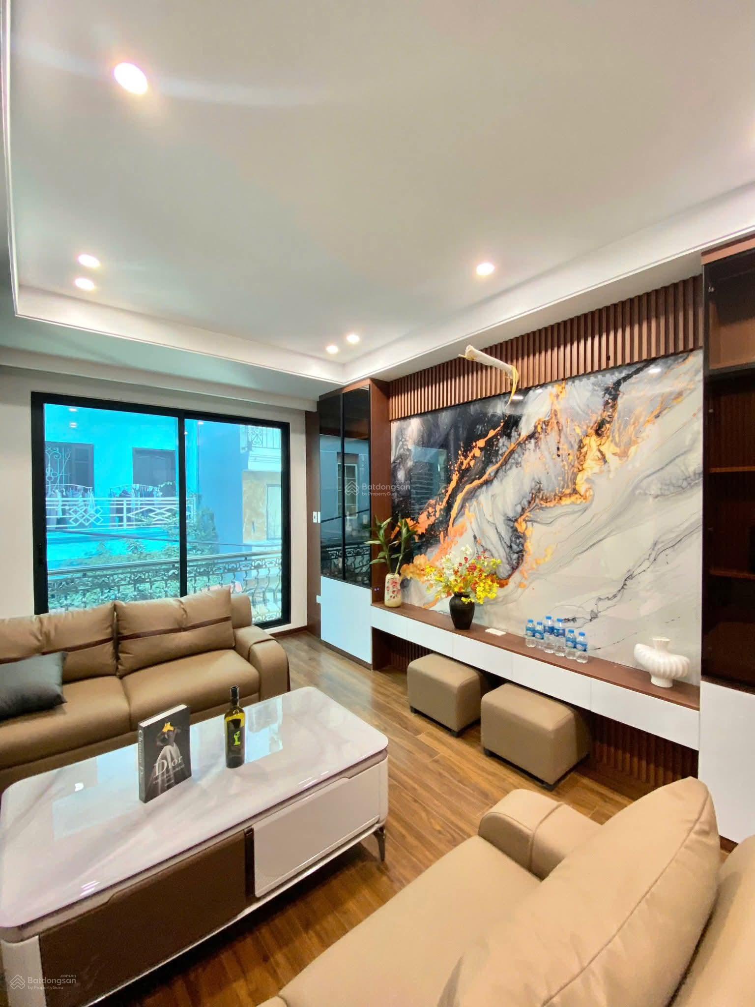 * Cực đẹp! Cho thuê nhà phố Đào Tấn. Ngõ thông. Ba bước ra ô tô. 50m2*5t. 4pn. Đủ đồ cơ bản