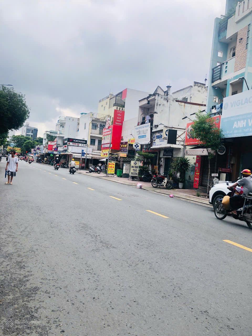 Bán nhà 2 mặt tiền Khu Tân Hương, DT: 4x14m, Giá 9Tỷ hơn.