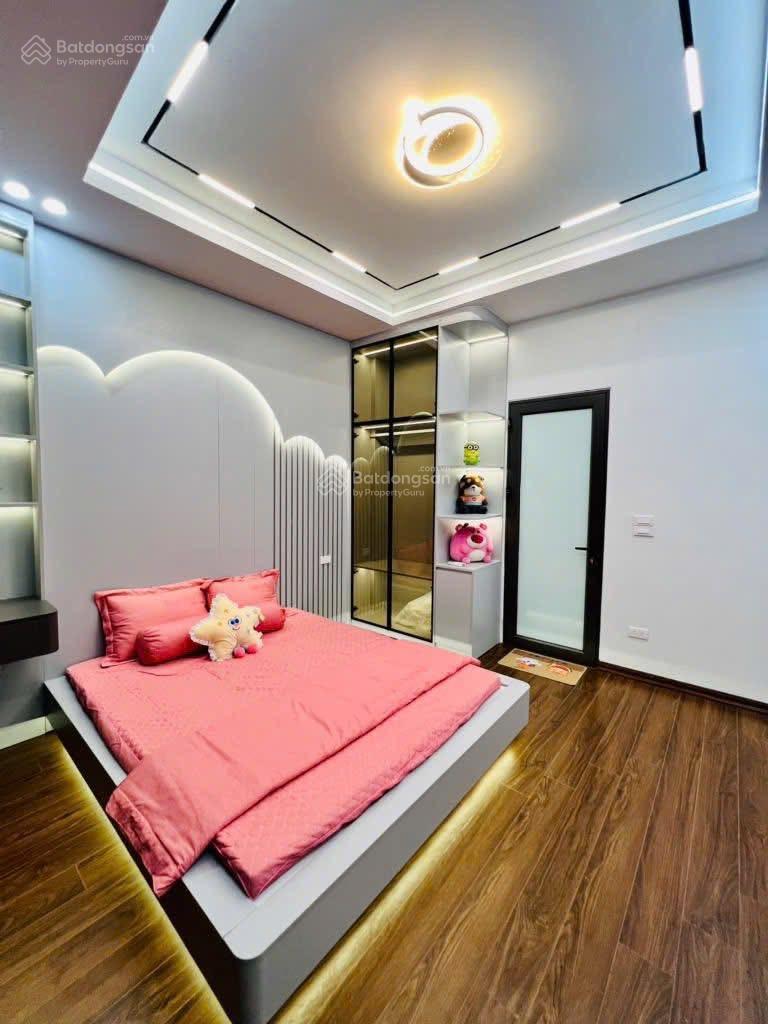 Bán nhà riêng mới xây tại phố Trần Đại Nghĩa. 40m2 xây 5 tầng thang máy. Giá 12,5 tỷ. LH 0983 282 ***