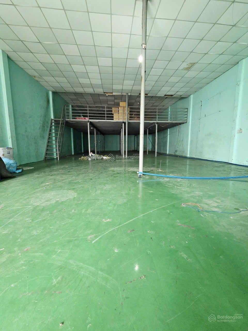 Cho thuê kho 300m2 Thoại Ngọc Hầu 10x29m có văn phòng, sân 5m gần Thạch Lam, Bình Long, Nguyễn Sơn