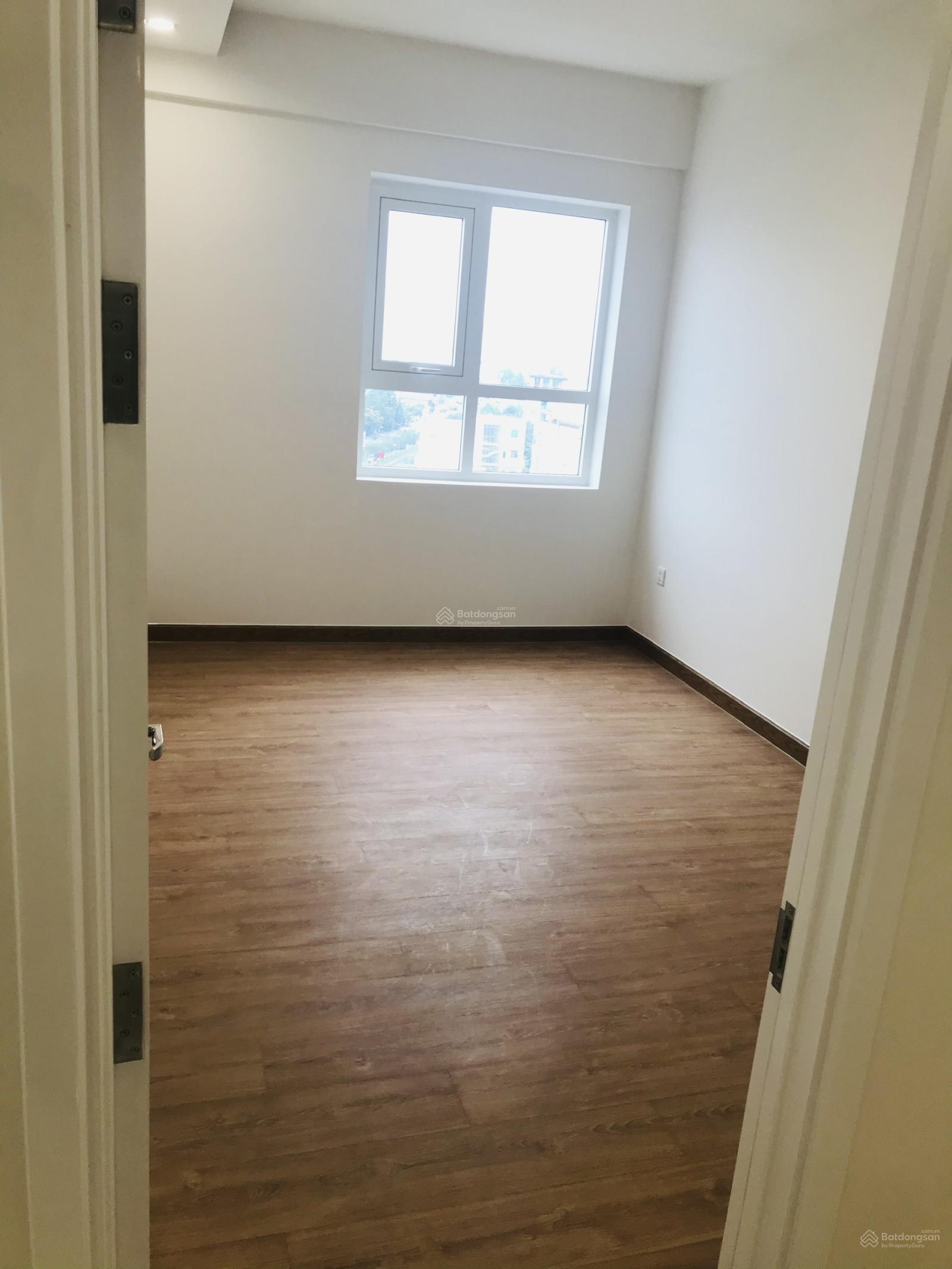 Em cho thuê căn hộ 77m 11tr/tháng,nội thất cơ bản, vào ở liền được, CC Moonlight Boulevard