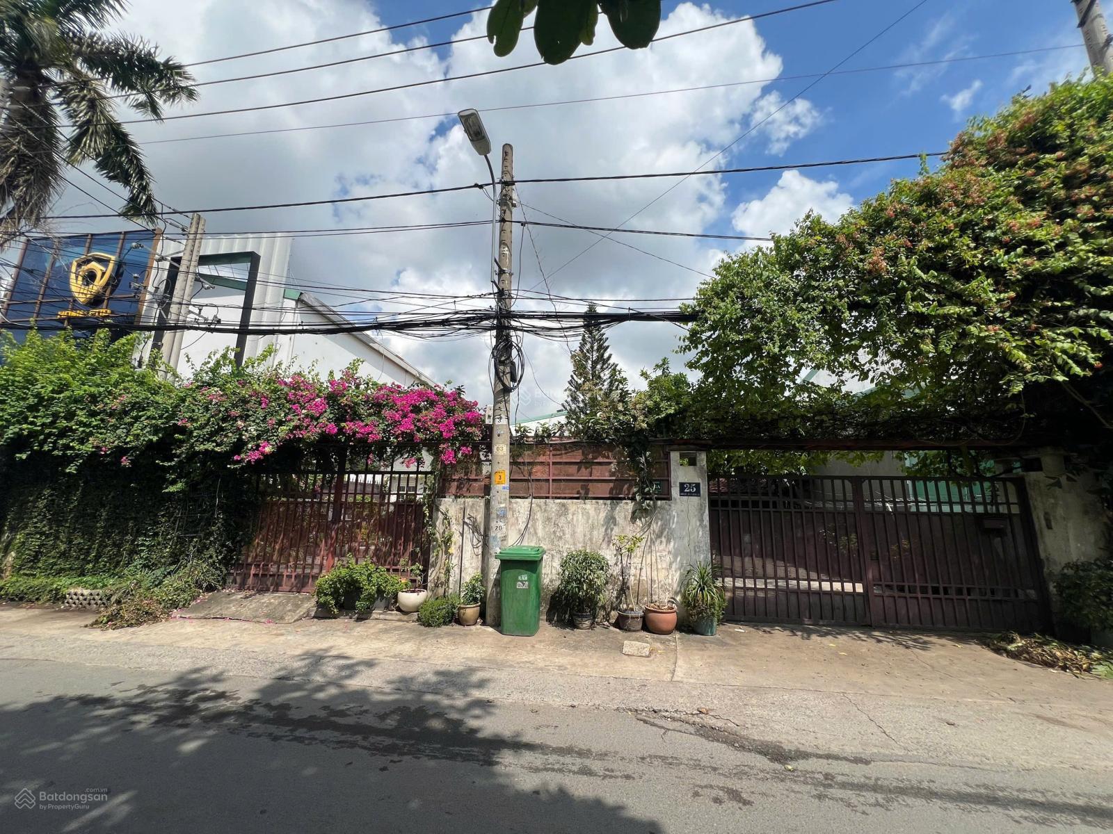 Bán khuôn đất ngay nhà Ga Metro An Phú, phường An Khánh, DT 18 x 33m. CTXD 50 tầng. Giá 180 tỷ