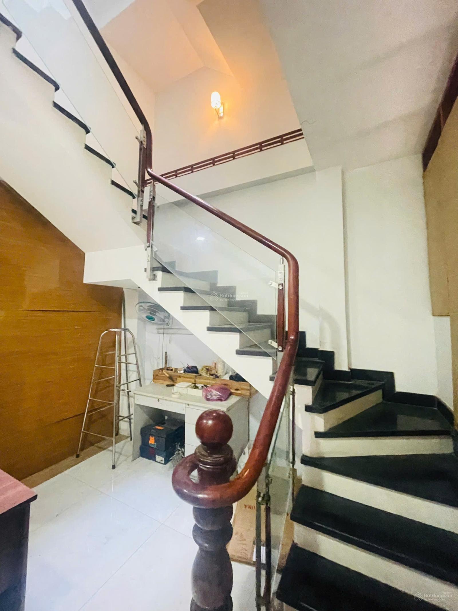 Bán nhà HXH đường Đề Thám, Quận 1, DT 4 x 18m, 3 tầng, Giá chỉ: 14.6 tỷ