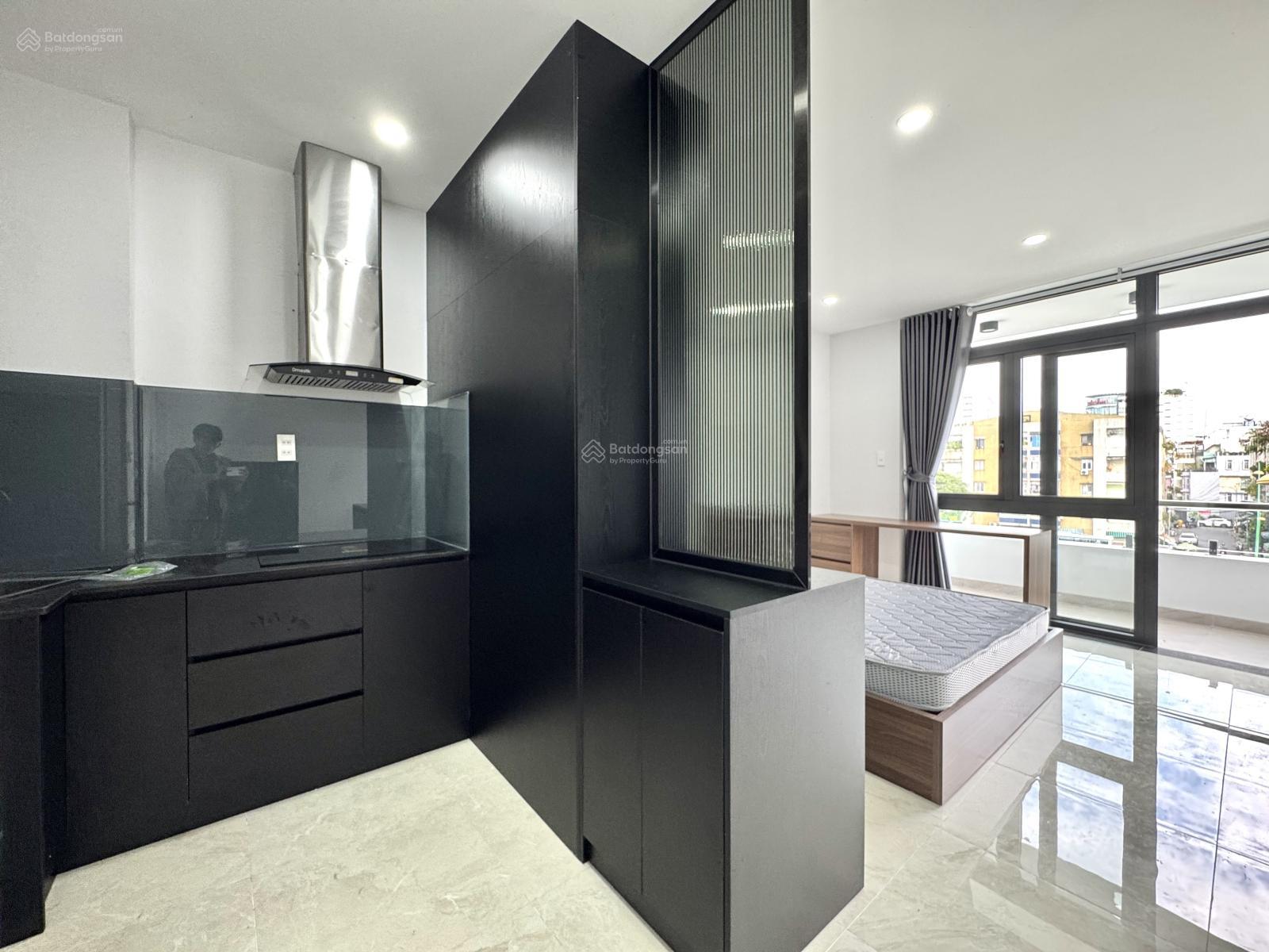 Cho thuê căn hộ ban công mới 100% ngay bờ kè Trường Sa, Quận 3