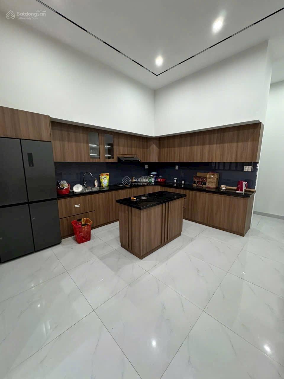 Bán nhà riêng mới xây tại Nguyễn Đức Cảnh, 3,8 tỷ, 161m2, tiện ích đầy đủ