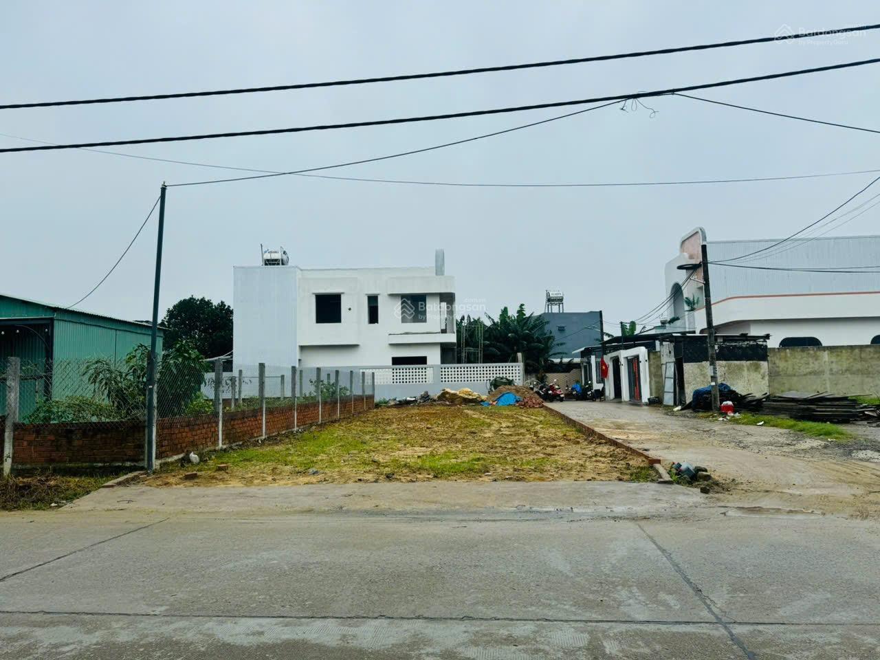 Bán lô đất 2 mặt tiền Đường chính thôn Quang Châu - Hoà Xuân thích hợp xây nhà vườn, biệt thự