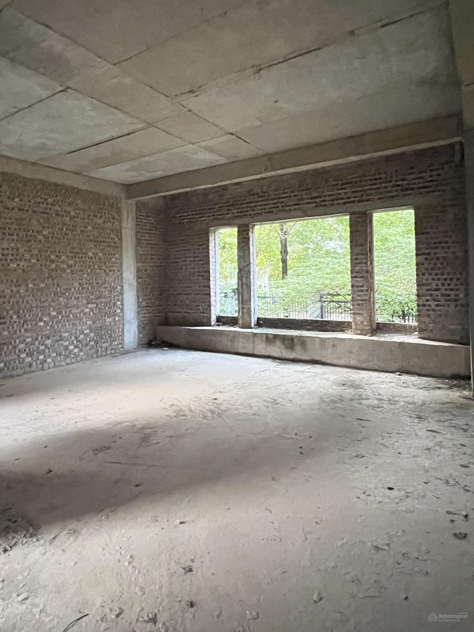 Bán biệt thự đơn lập KĐT mới Dịch Vọng - 307m2 x 4T 1 hầm - Ở sướng, yên tĩnh - Giá 95 tỷ có TL