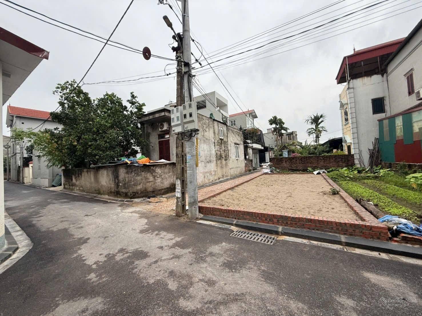 BÁN MẢNH ĐẤT 2 MẶT THOÁNG. VỊ TRÍ GẦN CHỢ thôn Xuân Canh , Xuân Canh , Đông Anh , HN
DT: 50m2