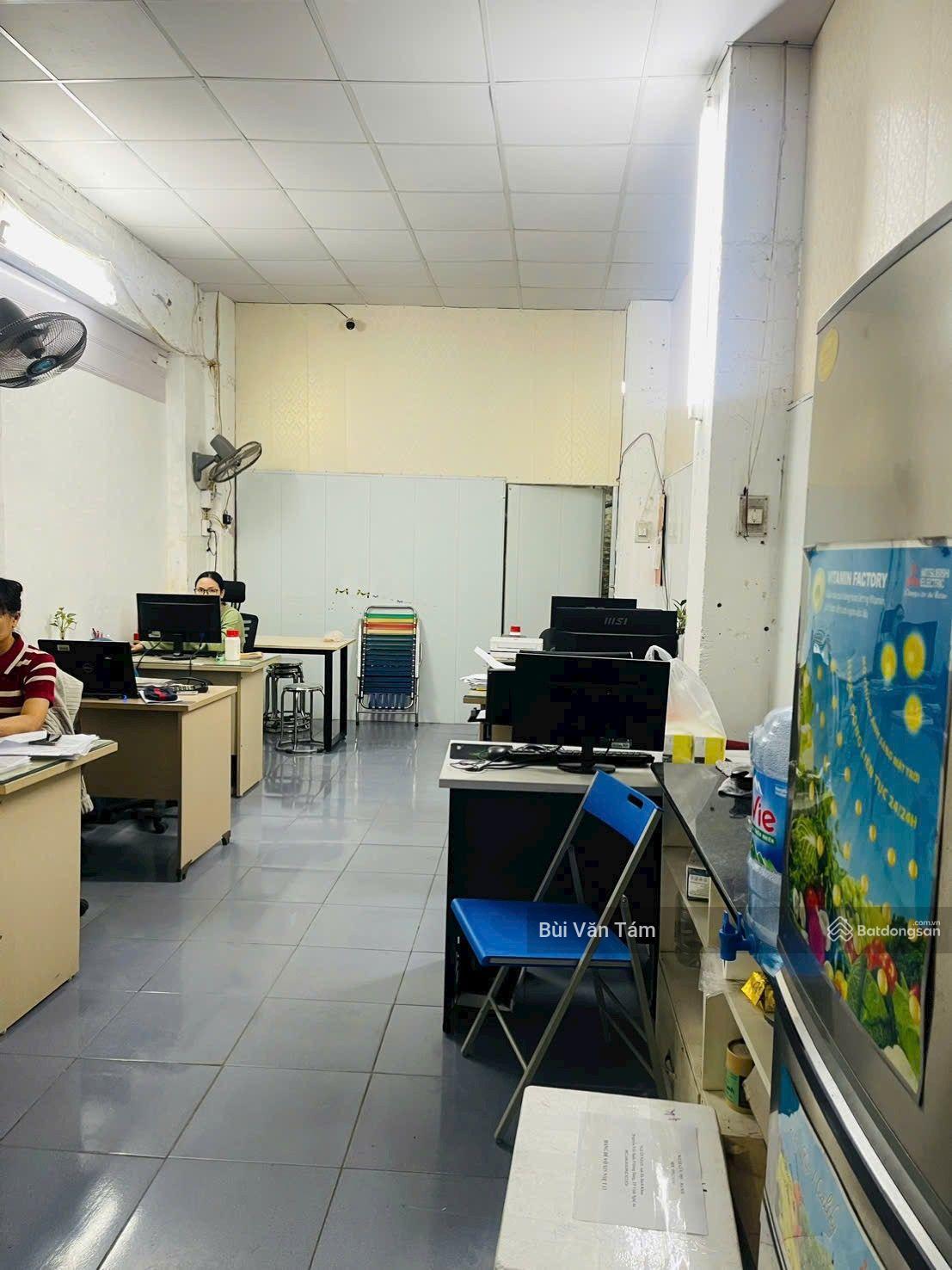 Cho thuê kho Hoàng Văn Thái - Thanh Xuân DT: 140m2 xe 5 tấn đỗ cửa