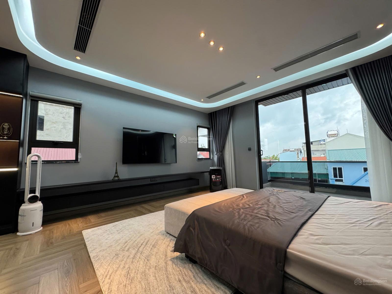 Bán siêu phầm nhà Nguyễn Văn Cừ, Gia Thụy DT 92m2, 7 tầng, MT 4,5m, gara 2 ô tô, ô tô tránh, 27 tỷ