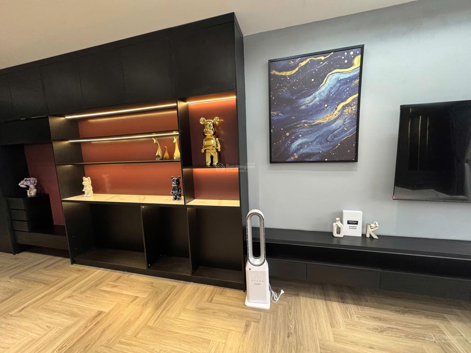 Bán siêu phầm nhà Nguyễn Văn Cừ, Gia Thụy DT 92m2, 7 tầng, MT 4,5m, gara 2 ô tô, ô tô tránh, 27 tỷ