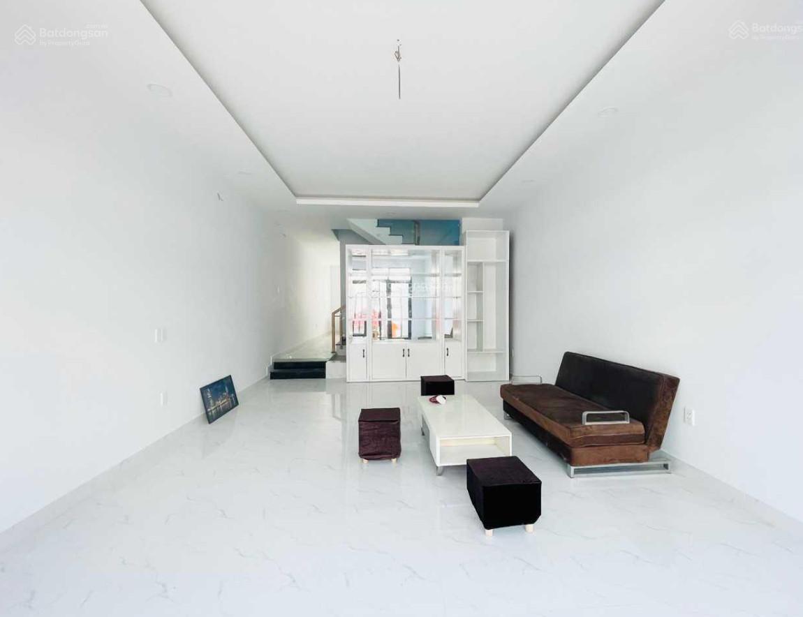 Nhà hoàn công - Khu compound - Gần đường Thống Nhất - Làng đại học