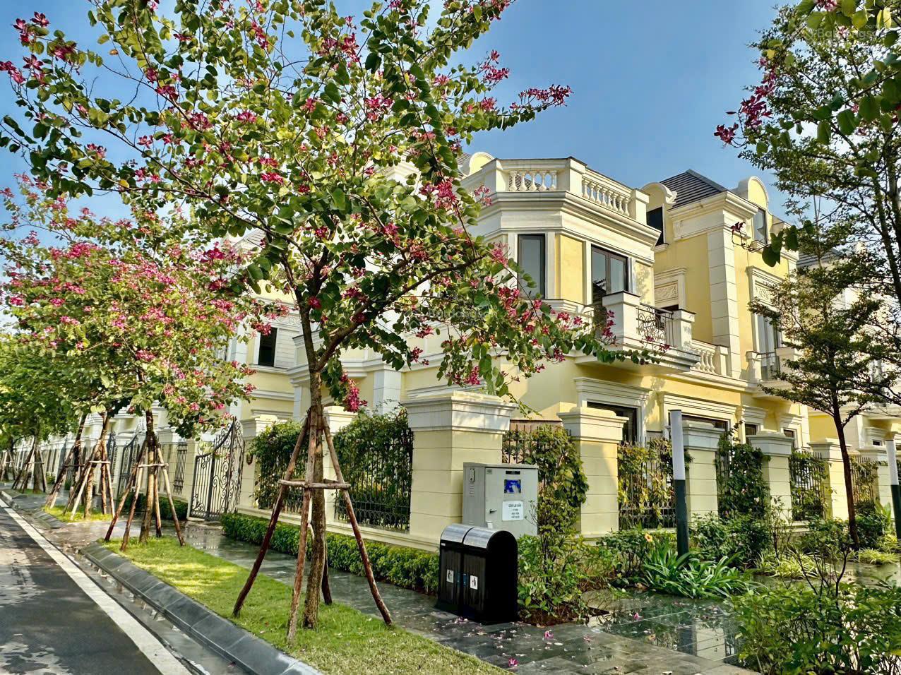 Chính chủ tôi bán lô GÓC mặt chung cư 142m2 xây gần full 35 tỷ, đường rộng(Có hầm âm cực chất)-VVIP