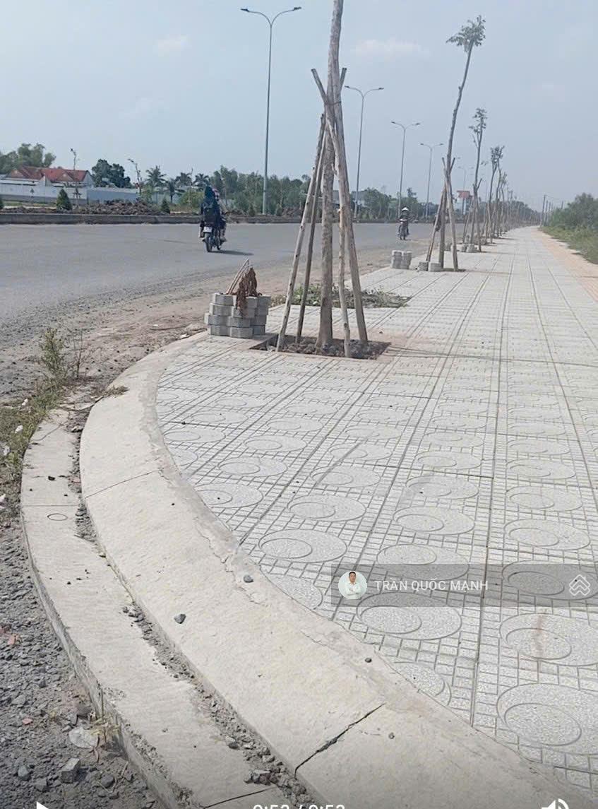 Bán Đất 1 sẹc đường 823D chỉ 150m. Mặt tiền bê tông 6m. giá 1,05 tỷ.. Liên hệ: 0832 369 ***