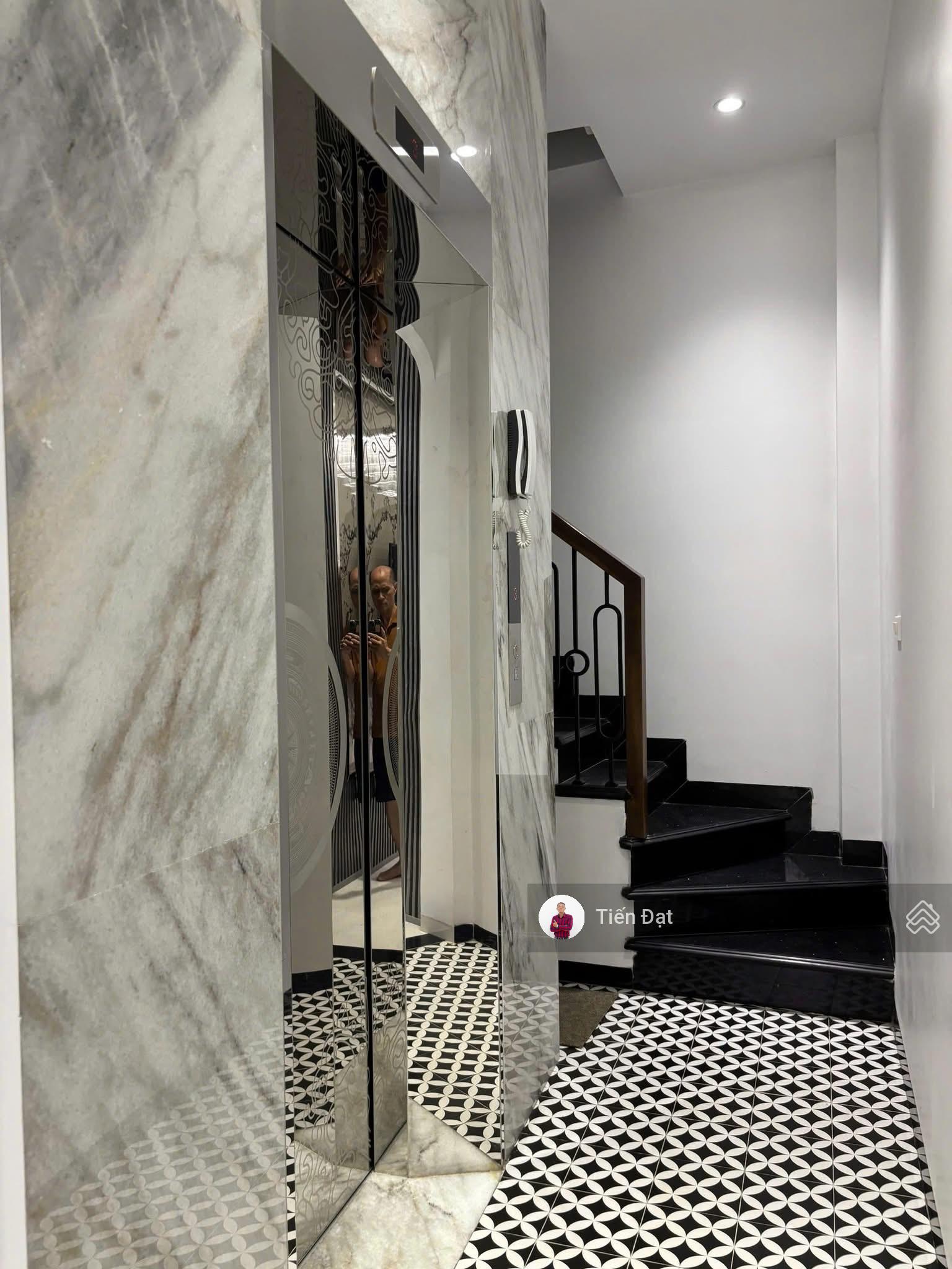 Bán nhà hồ Văn Chương Khâm Thiên ngõ Kiến Thiết, 7tầng TM, gần phố, mới tinh nội thất xịn giá 13.8T