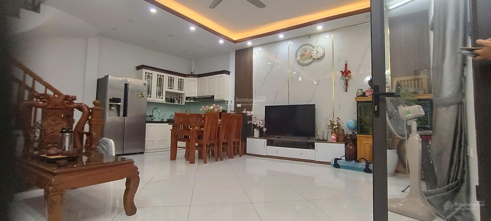 Bán nhà 50m2 Quỳnh Đô, 4 tầng, ô tô đỗ cửa, giá 6.5 tỷ Bán nhà 50m2 Quỳnh Đô, 4 tầng, ô tô đỗ cửa, giá 6.5 tỷ