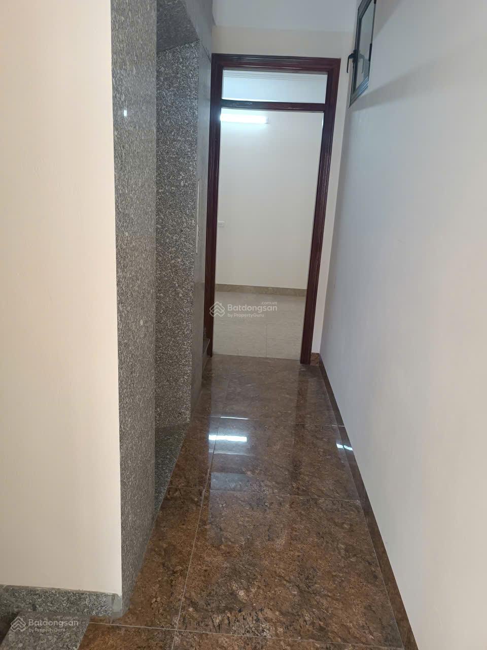 Cho thuê nhà nguyên căn phố Văn La, Hà Đông 50m2, 6 tầng, MT 5m, full đh, nl, thang máy, giá 25tr