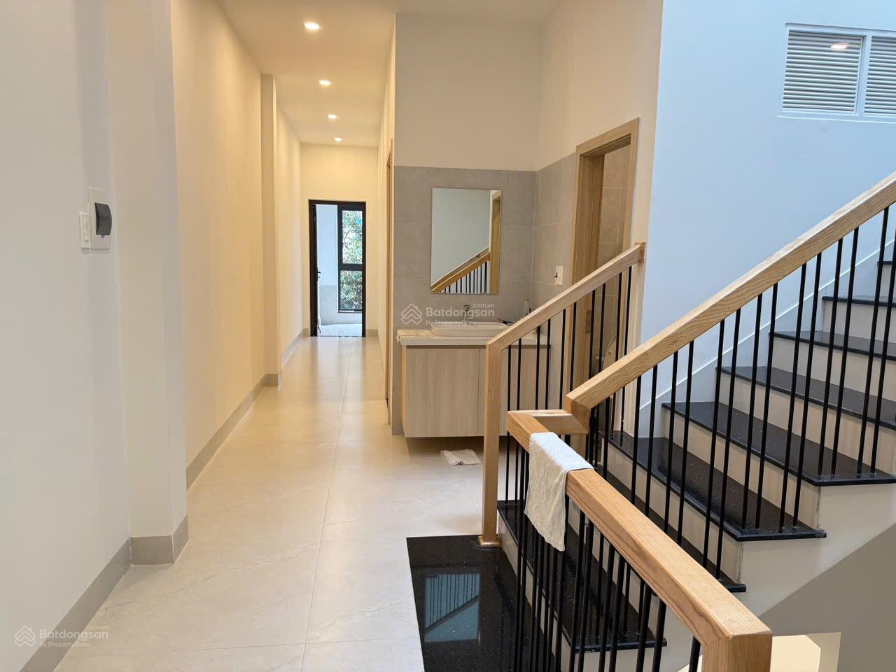 Bán nhà 3 tầng đẹp full nội thất ngay gần Monarchy, Trần Hưng Đạo