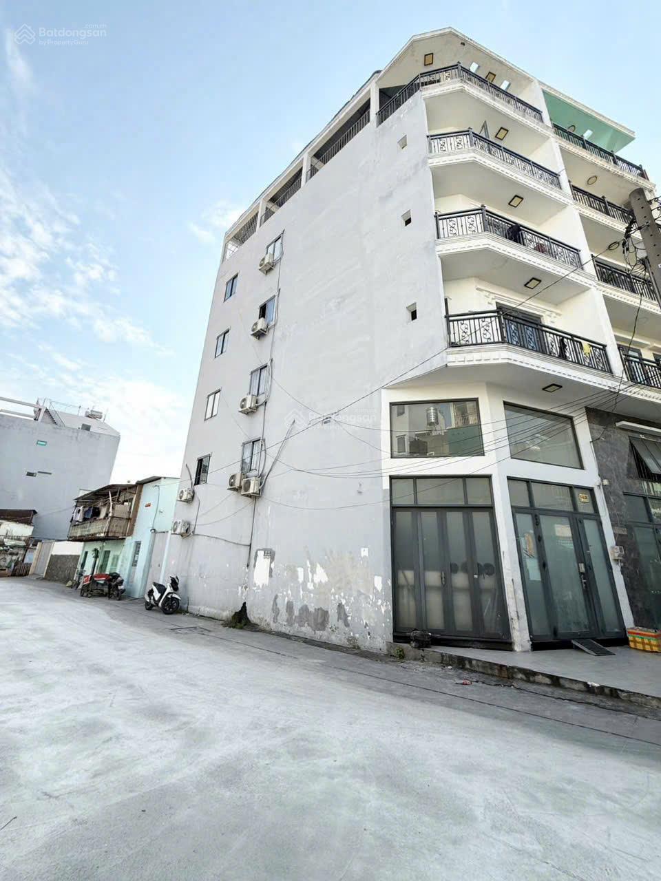 Diện tích 240m2 đường 8m - xây dựng 6 tầng giá tốt - chỉ 95tr/m2