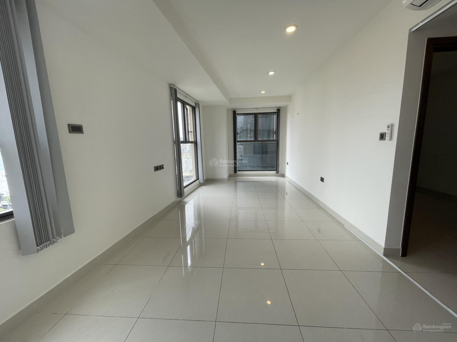 Cho thuê văn phòng officetel Saigon Royal 55m², view Bitexco, nội thất cơ bản, giá 18 triệu/tháng