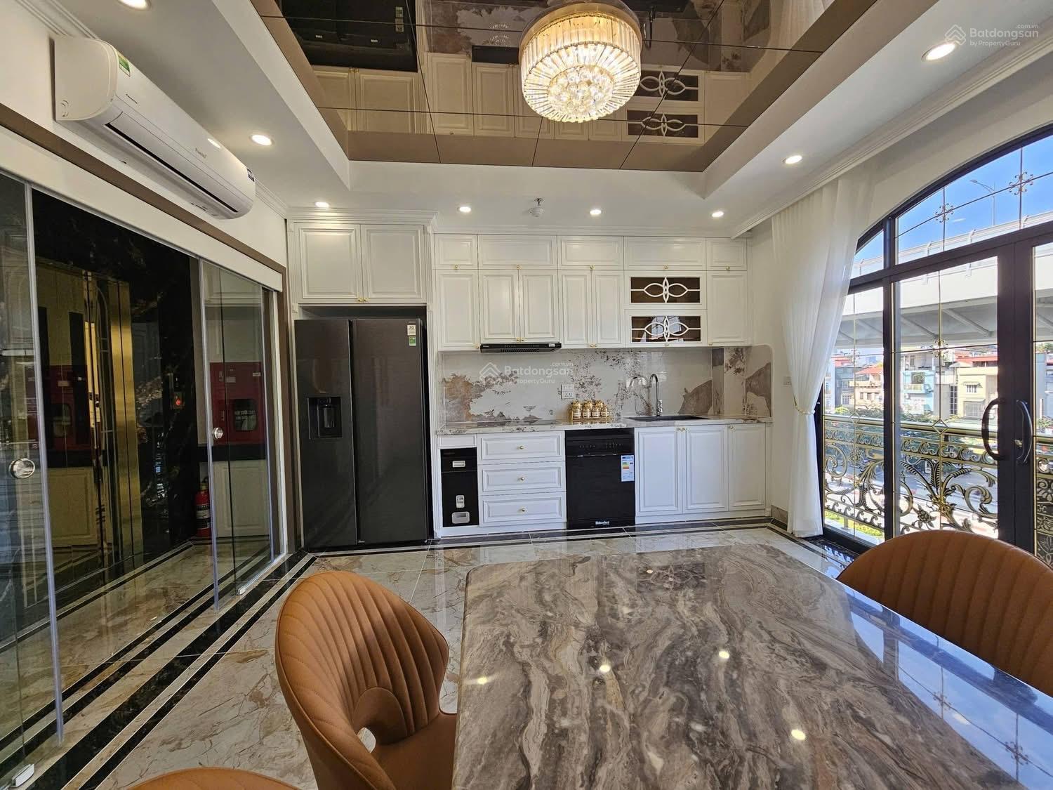 Bán nhà mặt phố Đại La- Hai Bà Trưng nhà mới đẹp DT 40m -7 tầng thang máy-MT 5m giá 30,9 tỷ