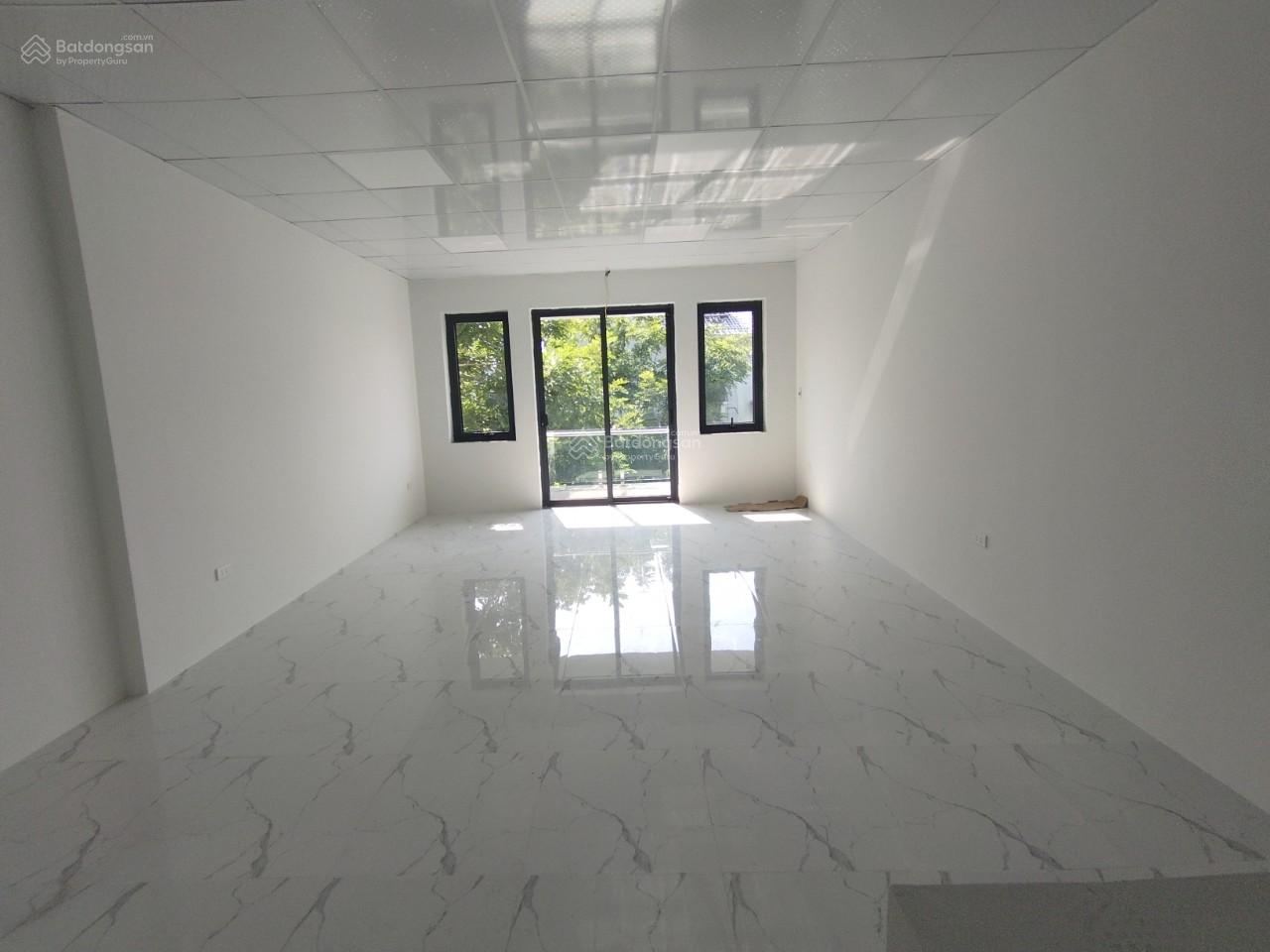 Cho thuê gấp sàn văn phòng 50m2 ngay sát Linh Đàm giá chỉ 8tr/tháng