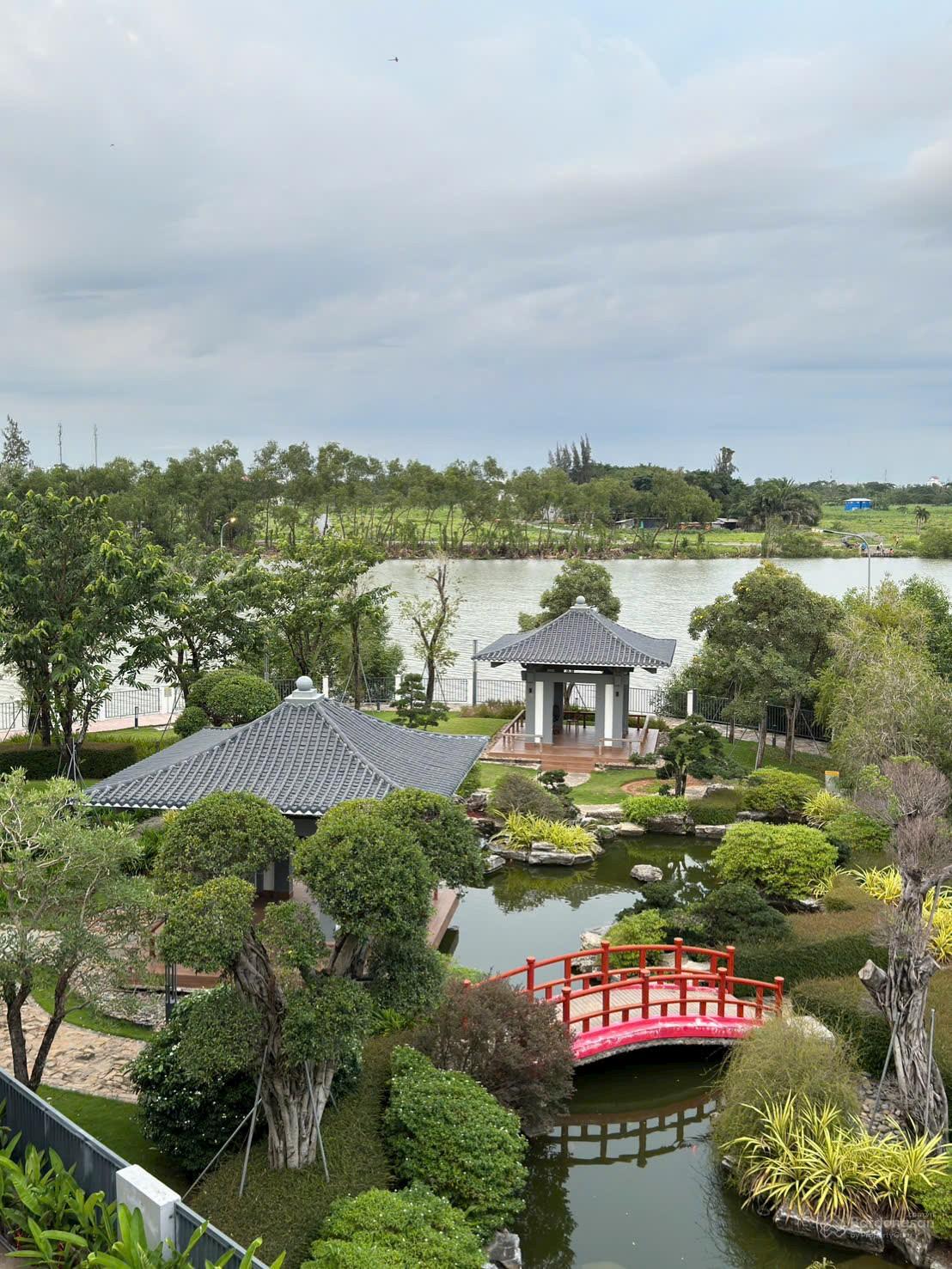 Biệt thự liền kế vườn Lavila, Nhà Bè 6x17.6m 3 lầu. Full nội thất. Giá 13.9 tỷ. LH: 0906 973 ***