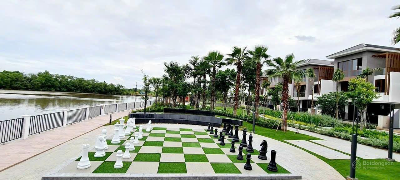 Biệt thự liền kế vườn Lavila, Nhà Bè 6x17.6m 3 lầu. Full nội thất. Giá 13.9 tỷ. LH: 0906 973 ***