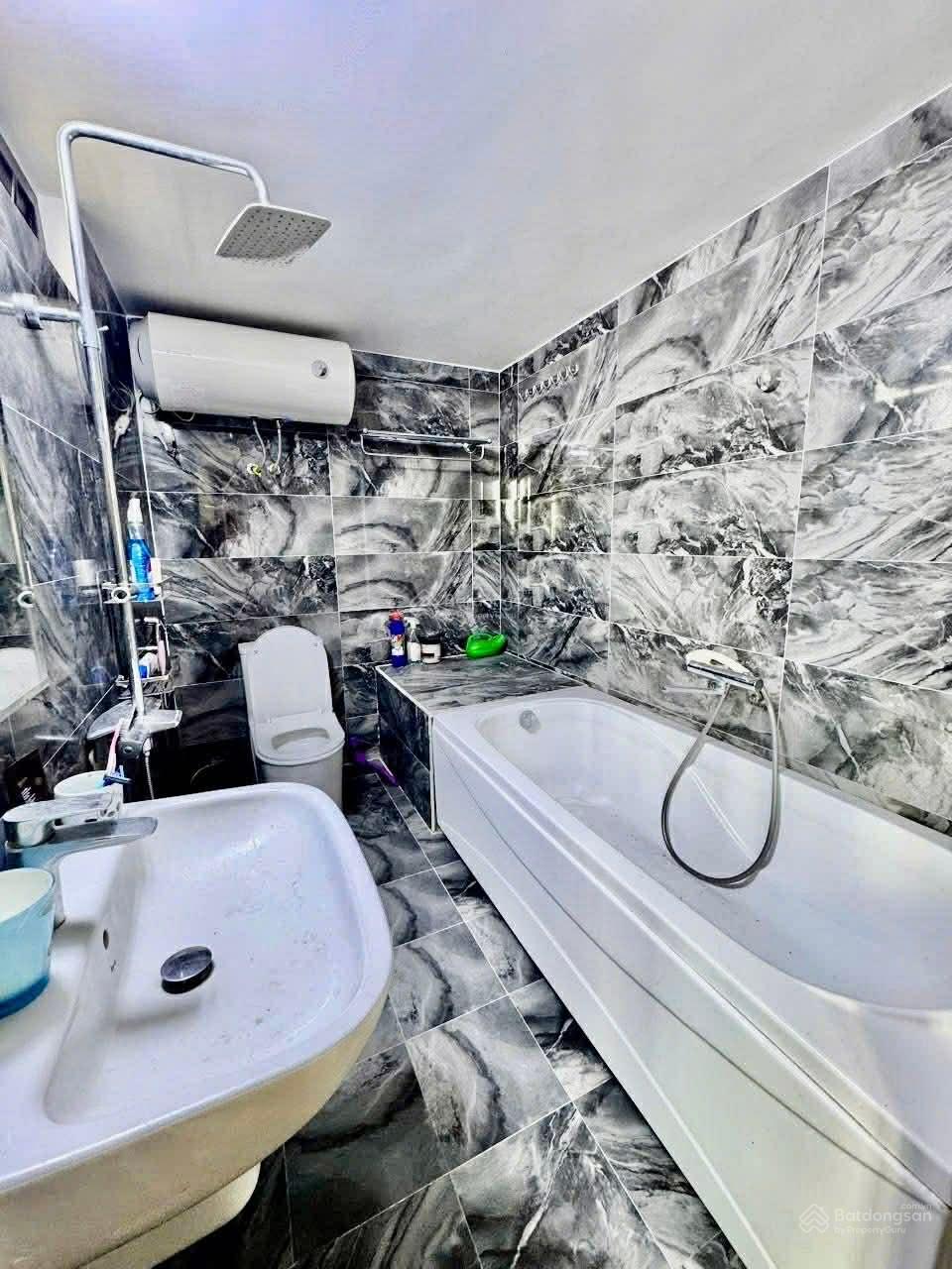 Bán nhà mặt tiền rộng 5,4m mặt đường Trần Quang Khải, DT 38m2, giá chỉ 9 tỷ