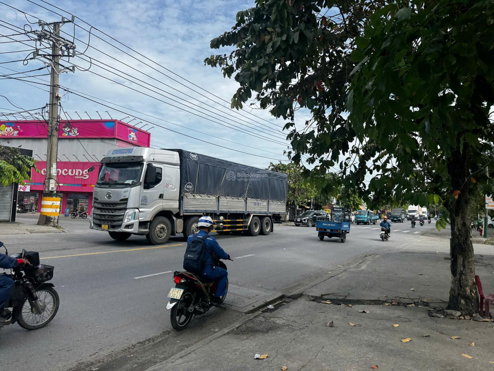 Siêu phẩm mặt tiền DT743, công vào của KCN Tân Đông Hiệp B, không có sản phẩm thứ 2 Siêu phẩm mặt tiền DT743, công vào của KCN Tân Đông Hiệp B, không có sản phẩm thứ 2