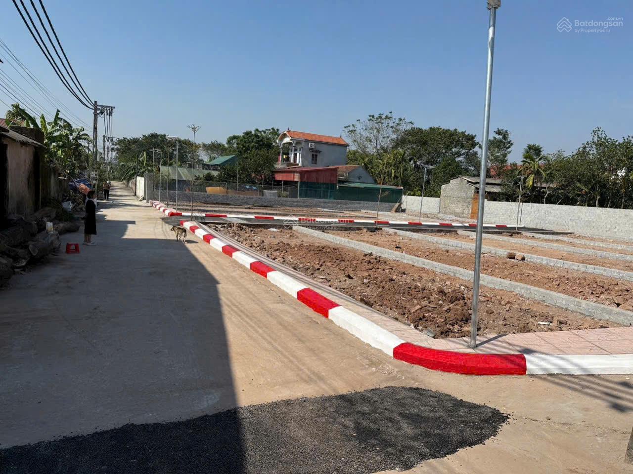 Cần bán lô đất đẹp hộ khẩu Hà Nội 100m2 thổ cư đường thông 2 ô tô, giá rẻ 981tr