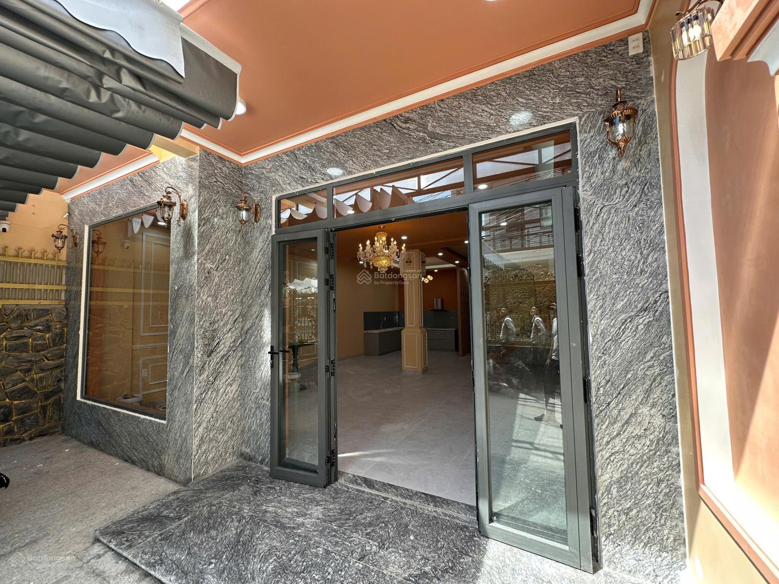 Nhà đẹp 3 tầng xây mới 100% ở Vĩnh Phước - trung tâm Nha Trang, cách biển 500m