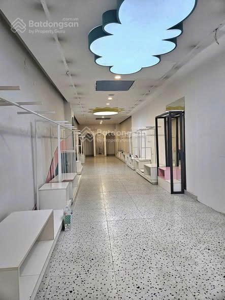 Cho thuê nhà mặt phố Đường Cầu Giấy, DT 80m2x4 tầng, MT 4.5m, Giá 55tr, LH 0968 896 ***