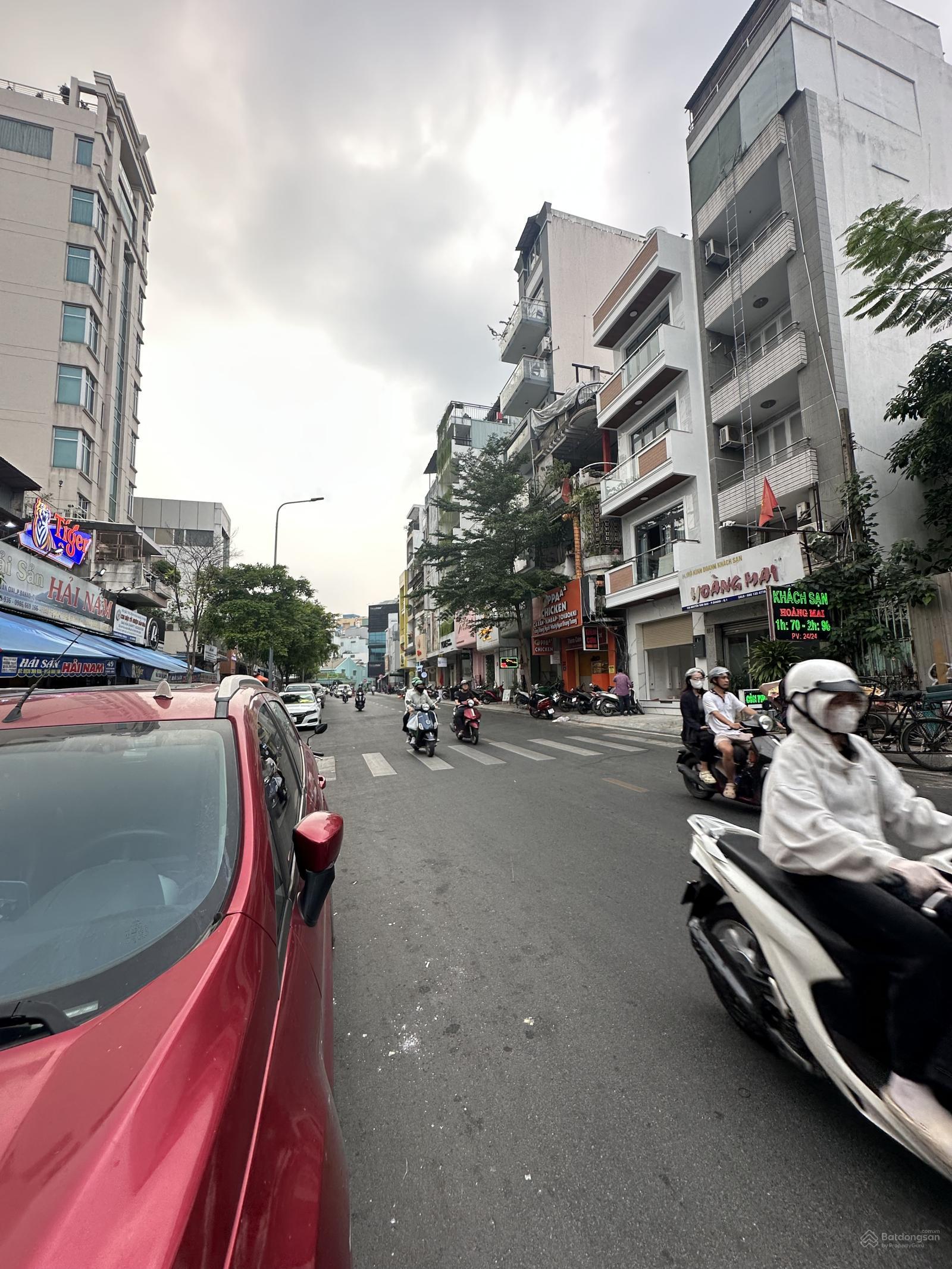 Bán đất vàng Q. 1 - Hàng hiếm 2 mặt tiền ngay Đinh Tiên Hoàng - 900m2, XD hầm 10 tầng - 379 tỷ