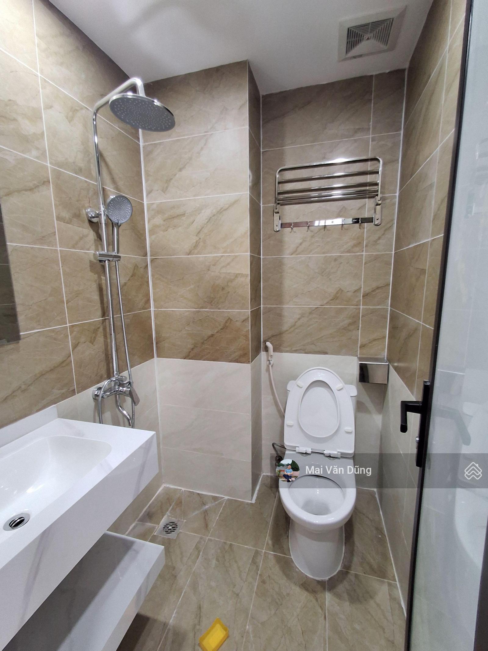 Bán nhà dân xây Đức Giang, lô góc, 3 mặt thoáng, 5 tầng, thang máy, 6 phòng ngủ