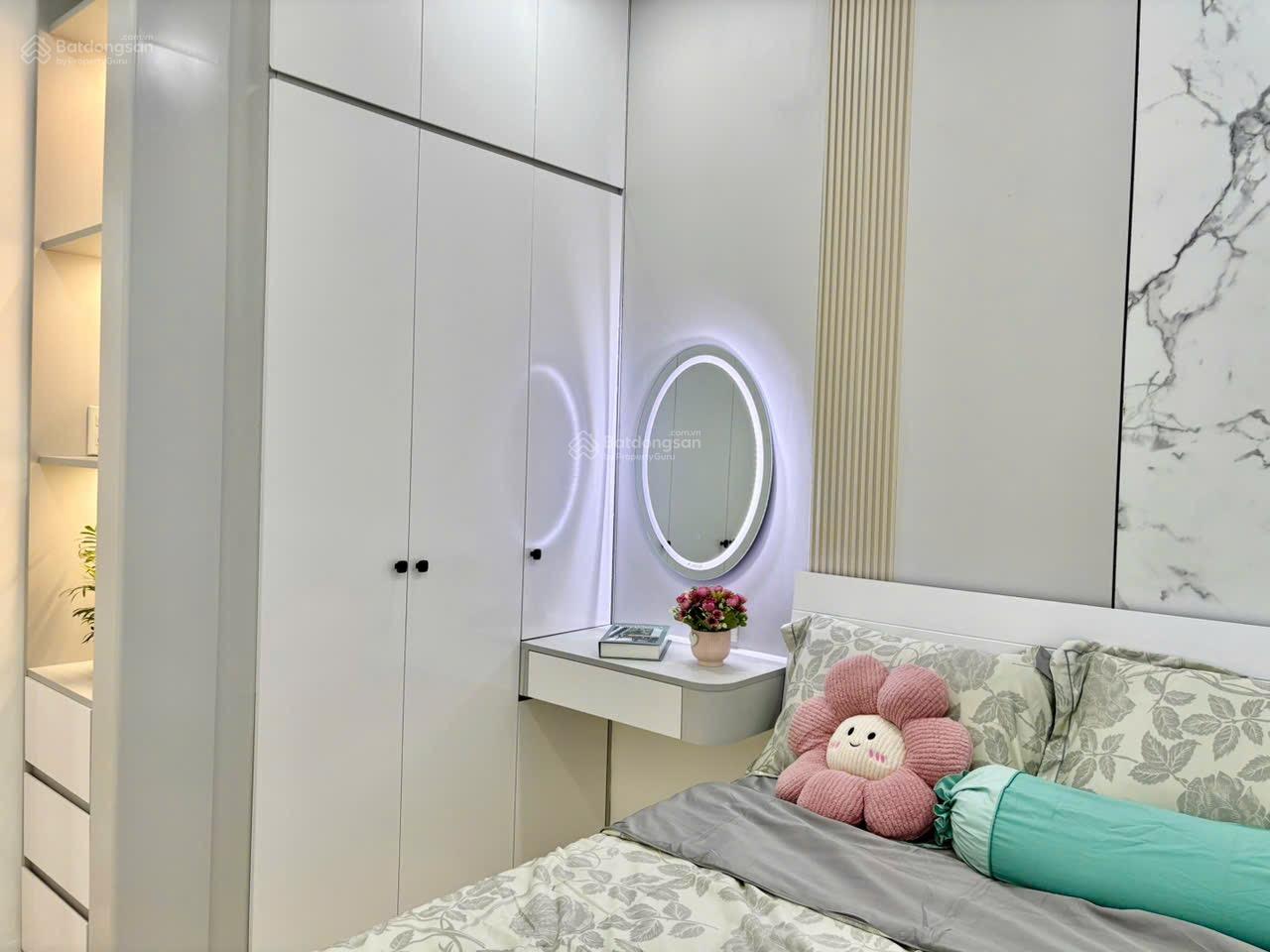 Chính chủ bán căn góc 62m2. Nội thất mới 100%. Tầng trung 28-toà OC2B. Lh 0931 354 ***