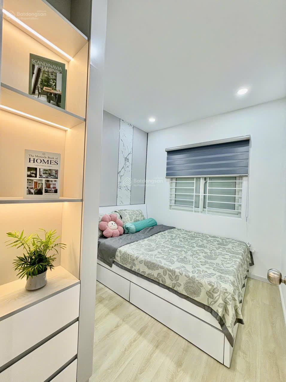 Chính chủ bán căn góc 62m2. Nội thất mới 100%. Tầng trung 28-toà OC2B. Lh 0931 354 ***