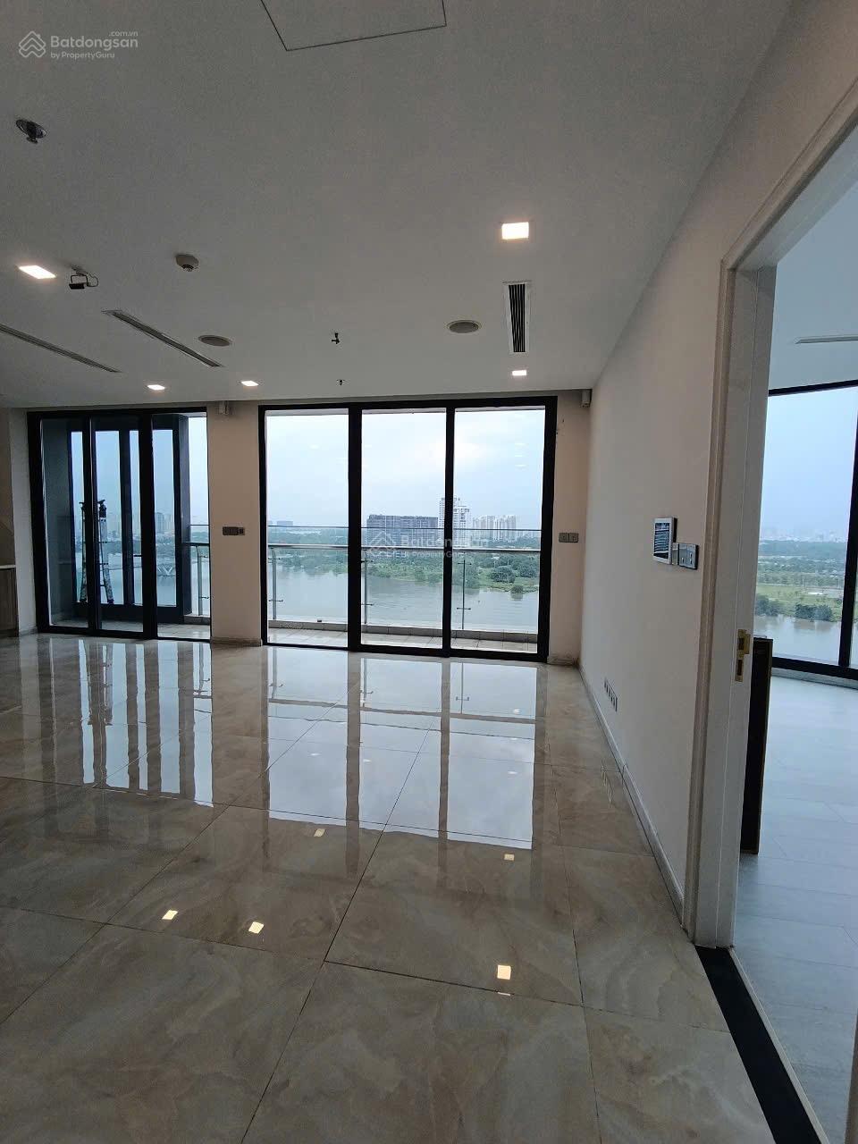 Cho thuê gấp CH 3PN, 121m2, 50 triệu/th tại Vinhomes Golden River, Q1, HCM
