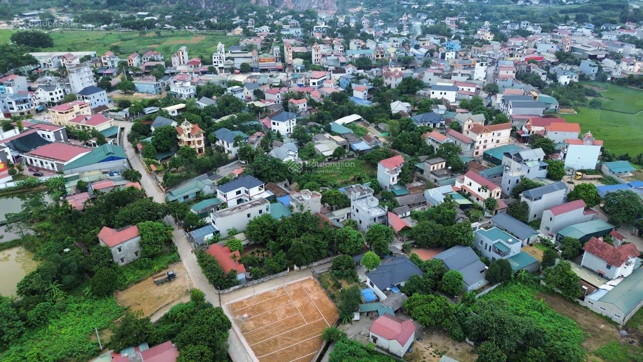 Anh chị em đang cần bán lô đất 125m2 khu trung tâm Chợ Cá - giá rẻ hơn mấy lô bên cạnh 7 triệu/m2