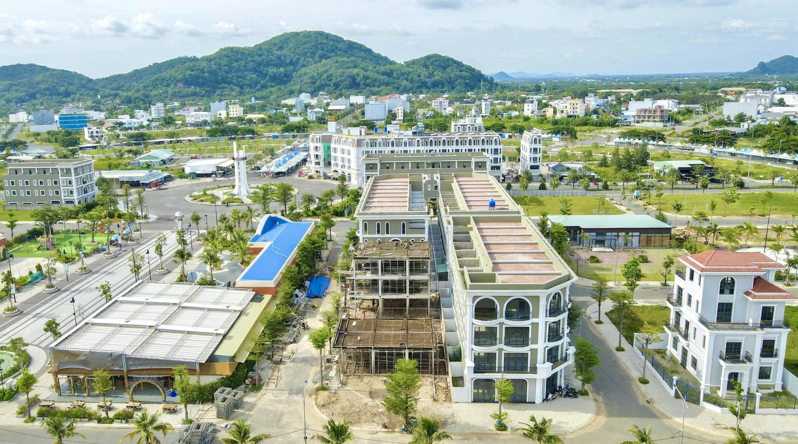 Bán căn góc mặt tiền biển Hà Tiên, vị trí siêu đẹp, LH 0898 808 ***