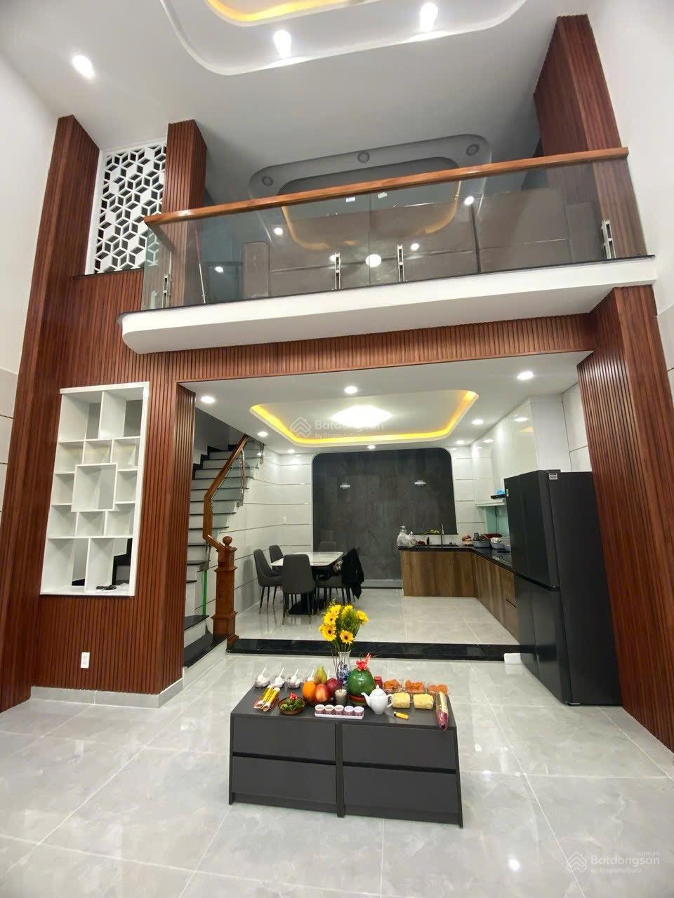 Bán Nhà 239/15 Đường Hồ Văn Long,BHHB, Bình Tân
DT: 5.5-11M2. 60m2. DTSan: 240m2 4Lầu 5.45ty