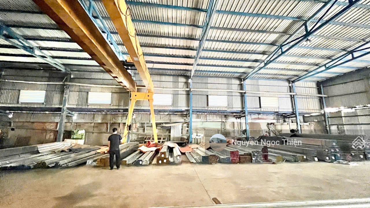 Cho thuê xưởng 900m2 Xa Lộ Hà Nội , Thủ Đức ( gần quận 2 )