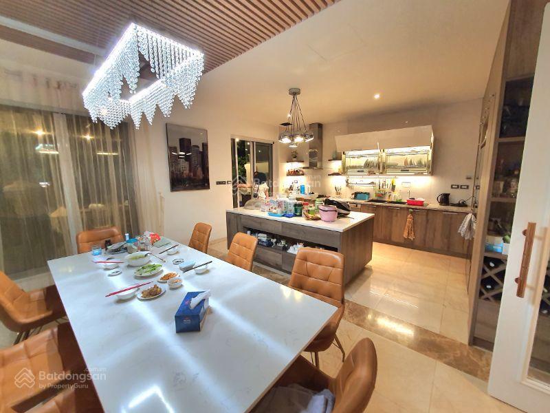 60 Tỷ sở hữu LK Nguyệt Quế Vinhome RiverSide - 3 thoáng ,176m2,MT:38m,kinh doanh,thang máy .