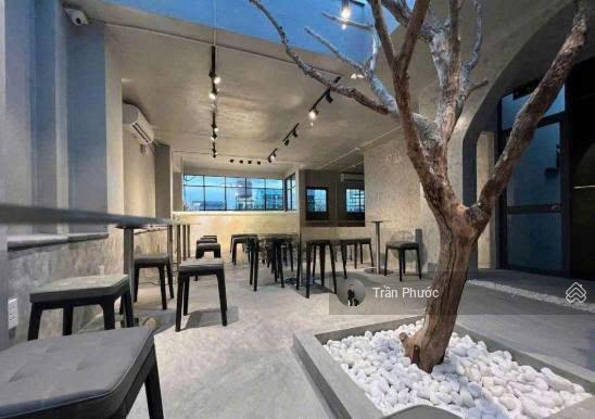 Cho thuê mặt bằng 241 Nguyễn Thượng Hiền Phường 5 Quận Phú Nhuận DT: 8x21m - 160m2 trống suốt