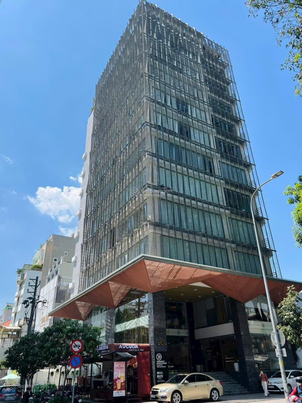 Bán nhà MT Lý Thái Tổ, Phường Vườn Lài, Quận 10 có 5,2x22m nở hậu 6m giá 50 tỷ